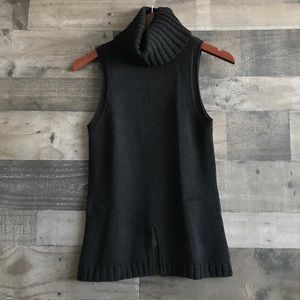 Express sleeveless knit turtleneck sweater
